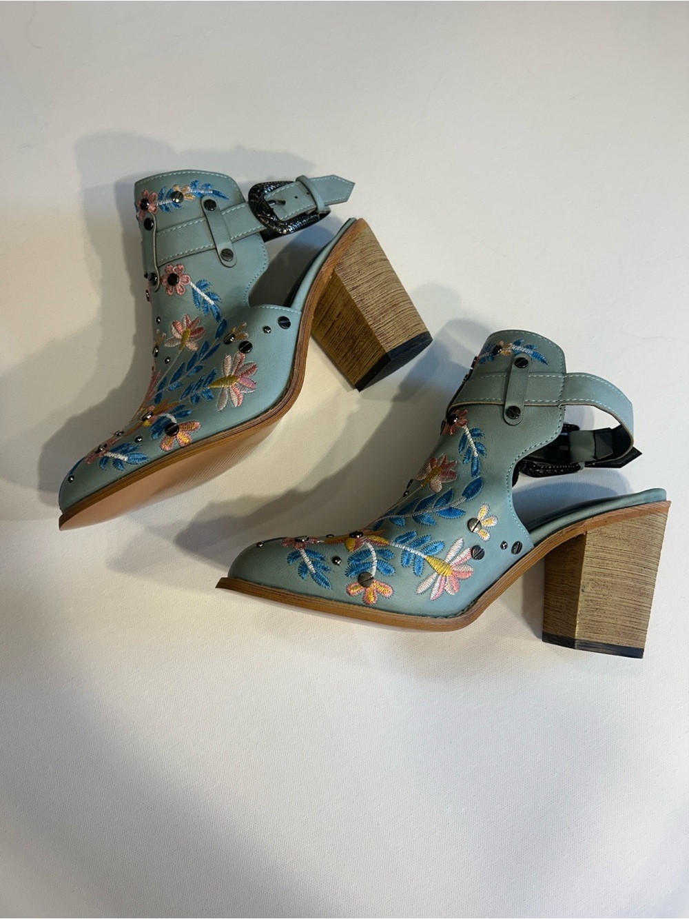Embroidered Floral Western Mule Booties Sage Blue Studded Block Heel Size 7 - Picture 3 of 9